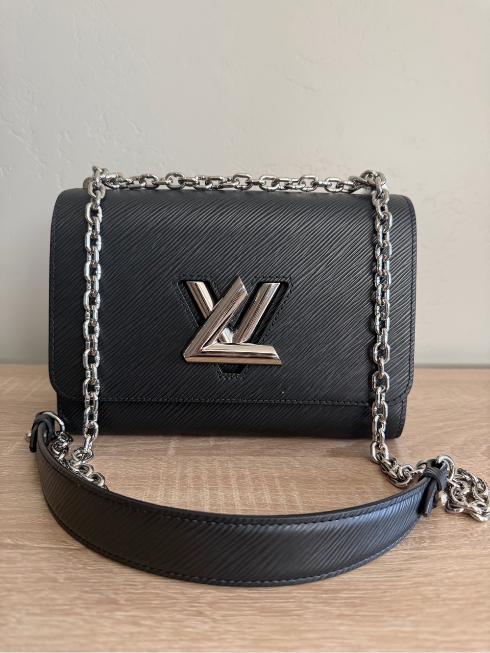 Louis Vuitton Black Epi Leather Twist Chain Shoulder Bag